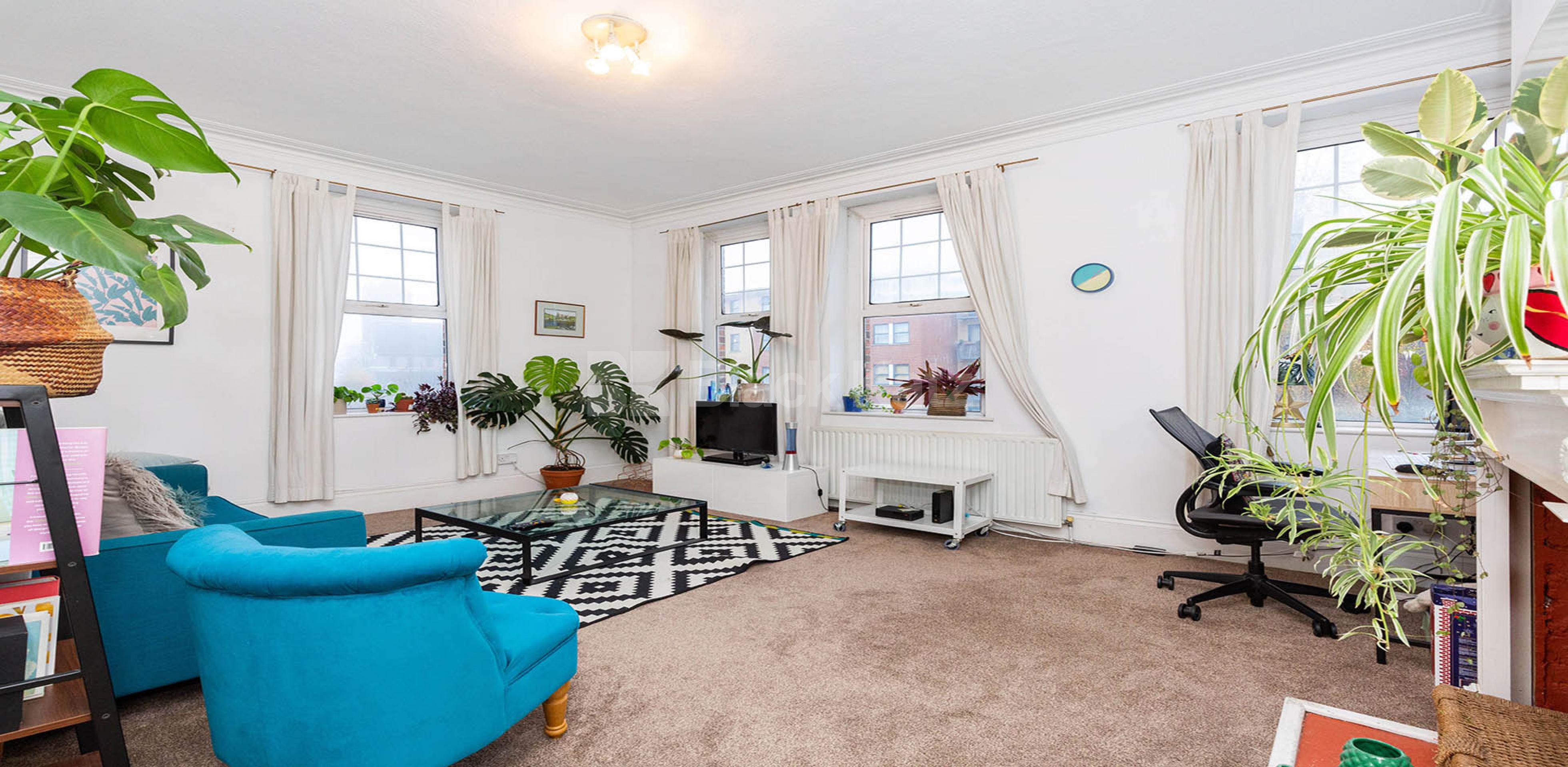 			2 Bedroom, 1 bath, 1 reception Flat			 Tottenham Lane, Crouch End N8